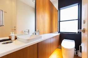 【外苑前駅5分】展示会やポップアップに最適な自然光が多く入り込むモダンな邸宅ハウススタジオ