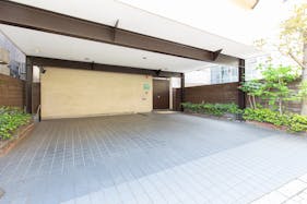 【外苑前駅5分】展示会やポップアップに最適な自然光が多く入り込むモダンな邸宅ハウススタジオ