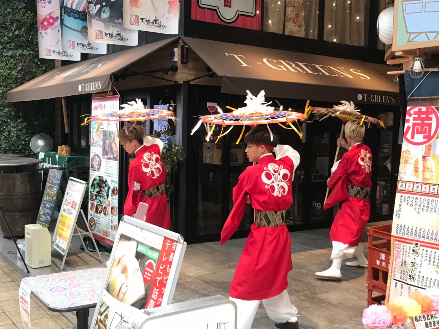 傘踊りを披露♪