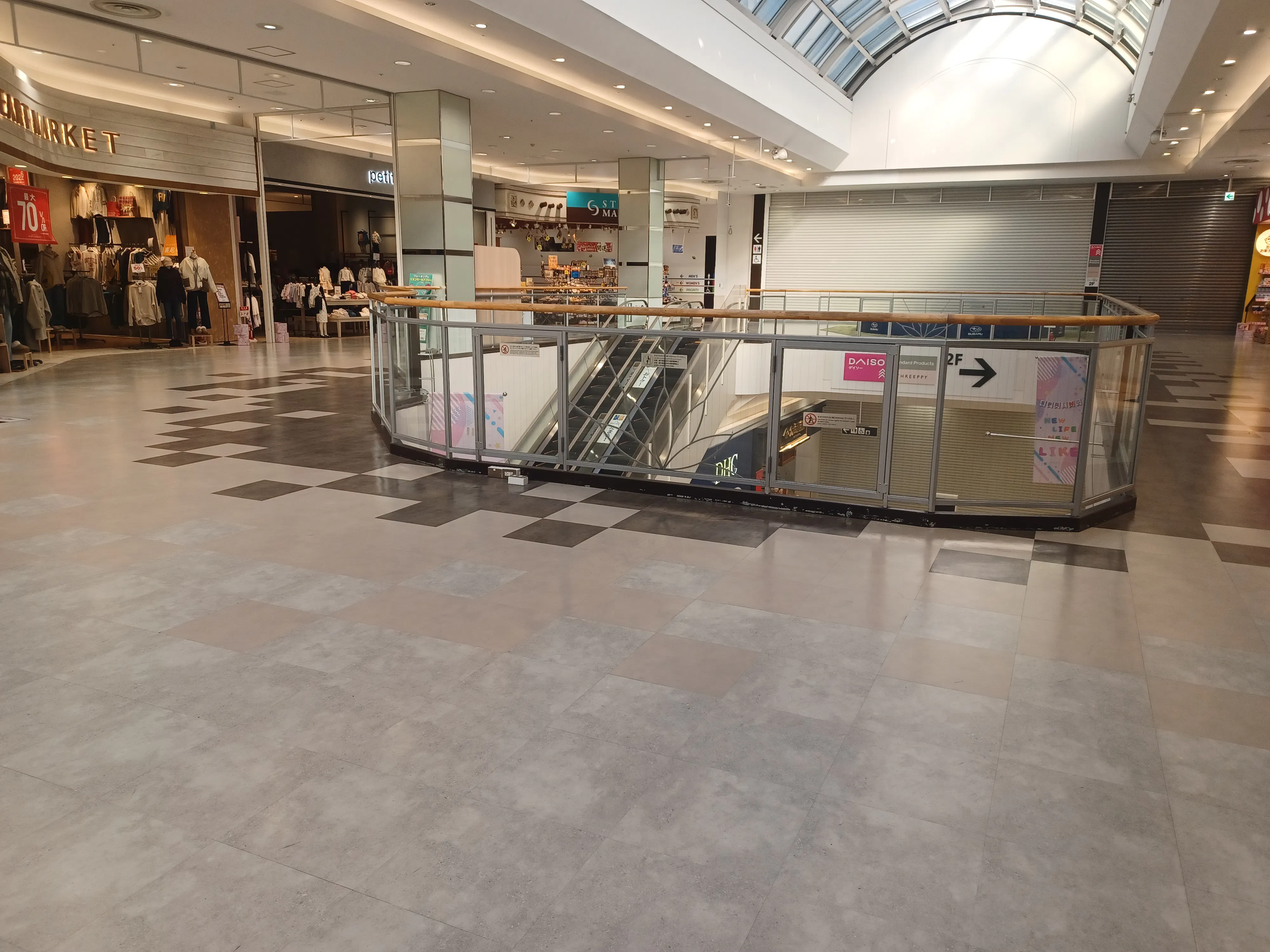 【イオンモール太田】2F ローリーズファーム前の画像