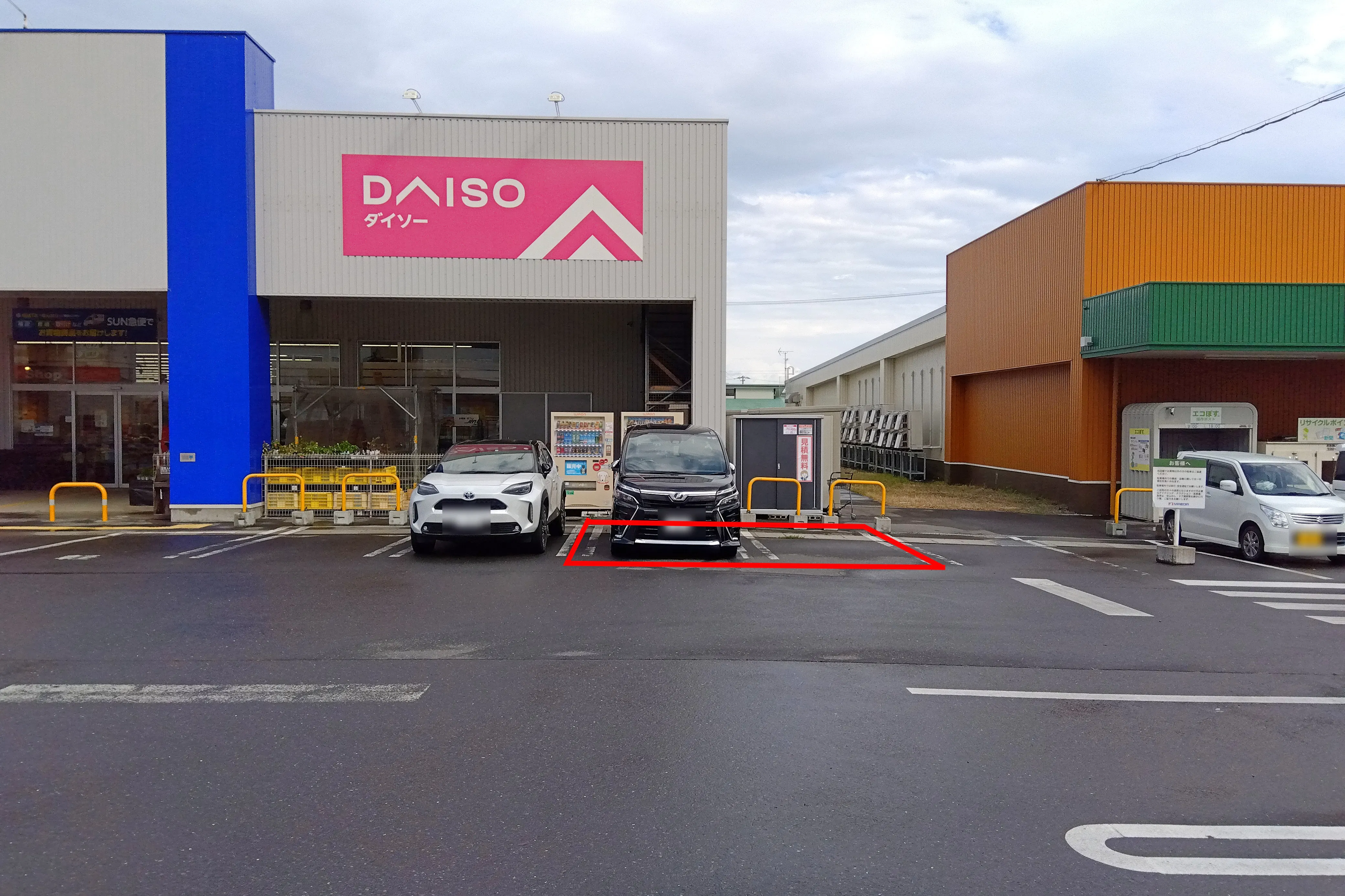 【サンデー三沢南山店】屋外駐車場 キッチンカーの出店に最適なホームセンター内駐車場の屋外イベントスペース