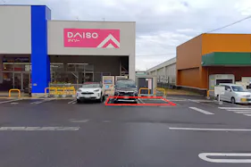 【サンデー三沢南山店】屋外駐車場 キッチンカーの出店に最適なホームセンター内駐車場の屋外イベントスペース