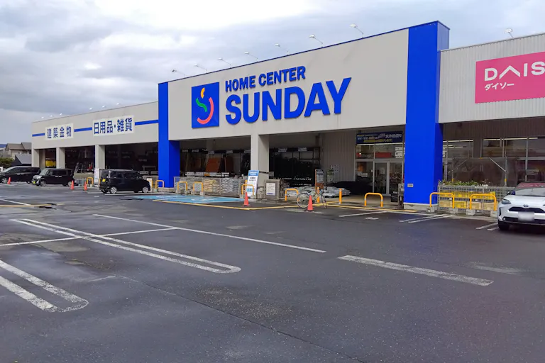 【サンデー三沢南山店】屋外駐車場 キッチンカーの出店に最適なホームセンター内駐車場の屋外イベントスペースの画像3