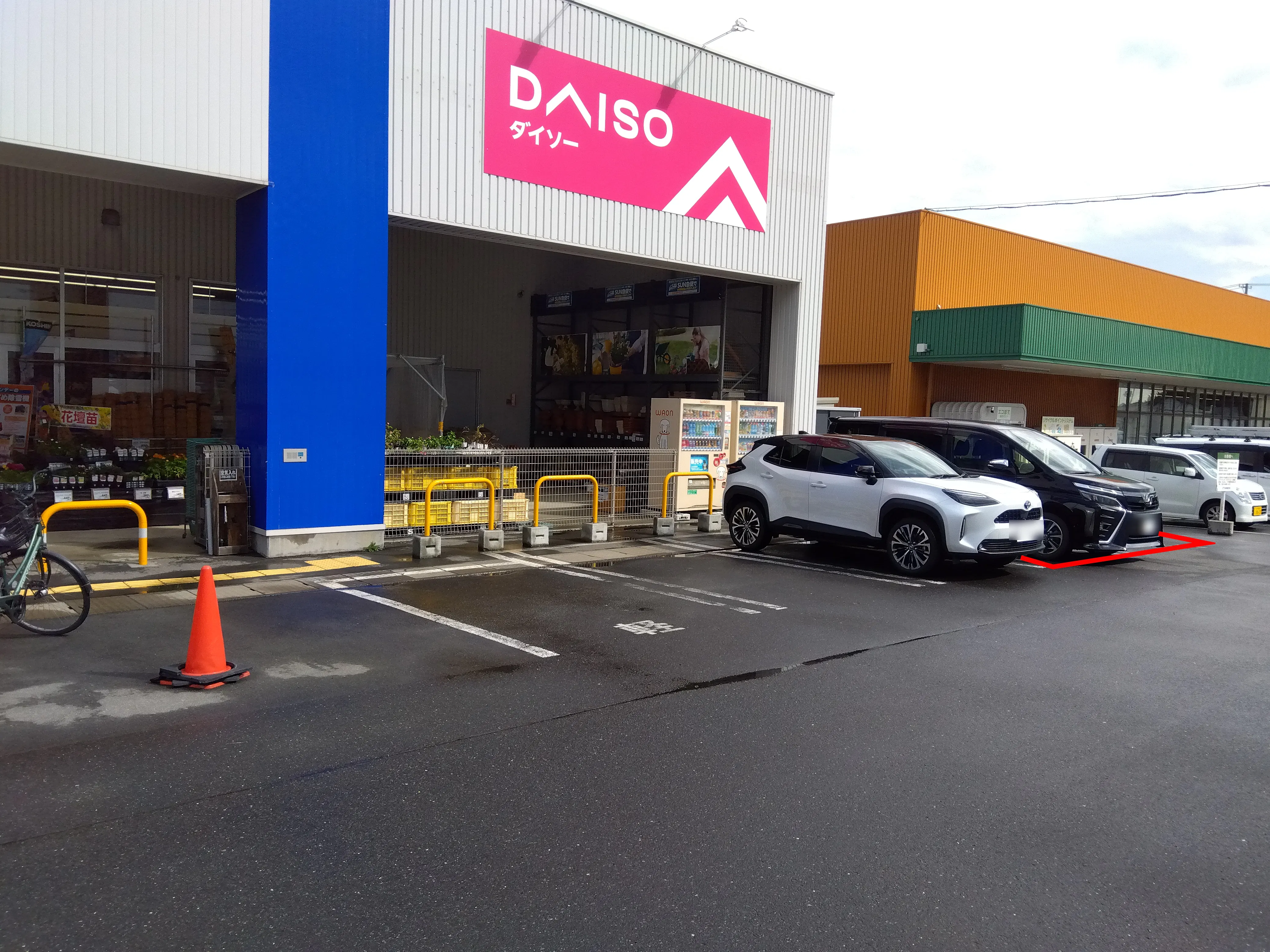 【サンデー三沢南山店】屋外駐車場　キッチンカーの出店に最適なホームセンター内駐車場の屋外イベントスペースの画像