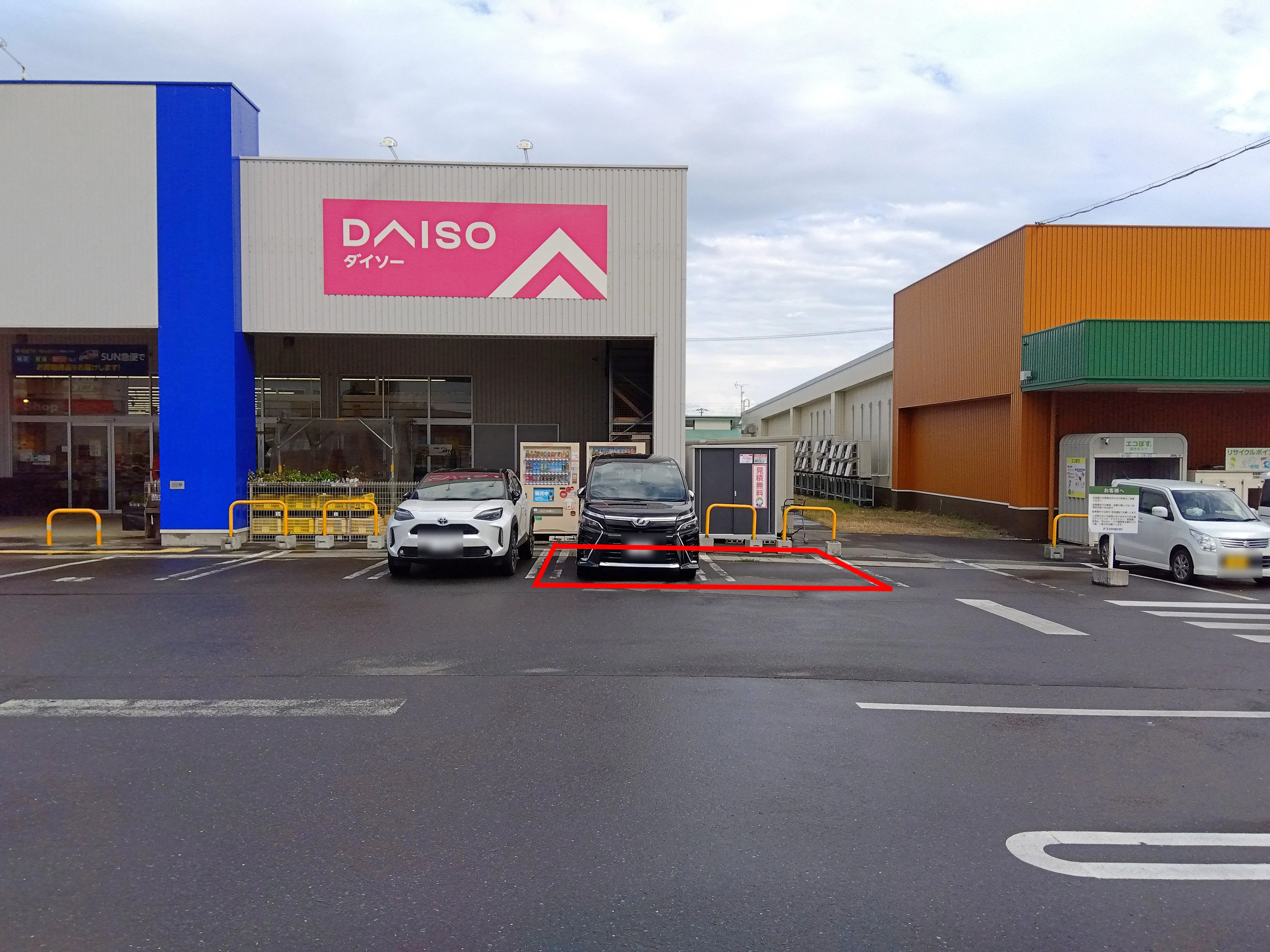 【サンデー三沢南山店】屋外駐車場 キッチンカーの出店に最適なホームセンター内駐車場の屋外イベントスペース