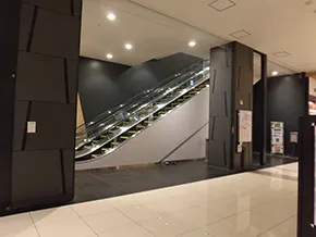 【イオンモール多摩平の森】1F リンガーハット前の画像