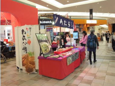 【あまがさきキューズモール】「③1F ココカラファイン前」食物販やポップアップストアに最適な、1階大型スーパー付近のトラフィックの多いイベントスペース