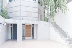 【表参道・南青山エリア】アパレルの展示販売会やアート展等のギャラリー用途、ロケや撮影会等の撮影用途に最適なテラス・1F・B1・ロフトが利用可能なイベントスペース