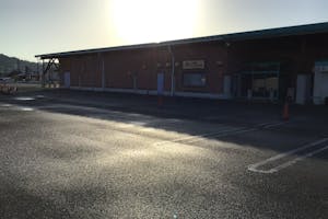 【ダイナム宮崎日南店ゆったり館】キッチンカー出店やプロモーションイベントに最適なアミューズメント施設のイベントスペース