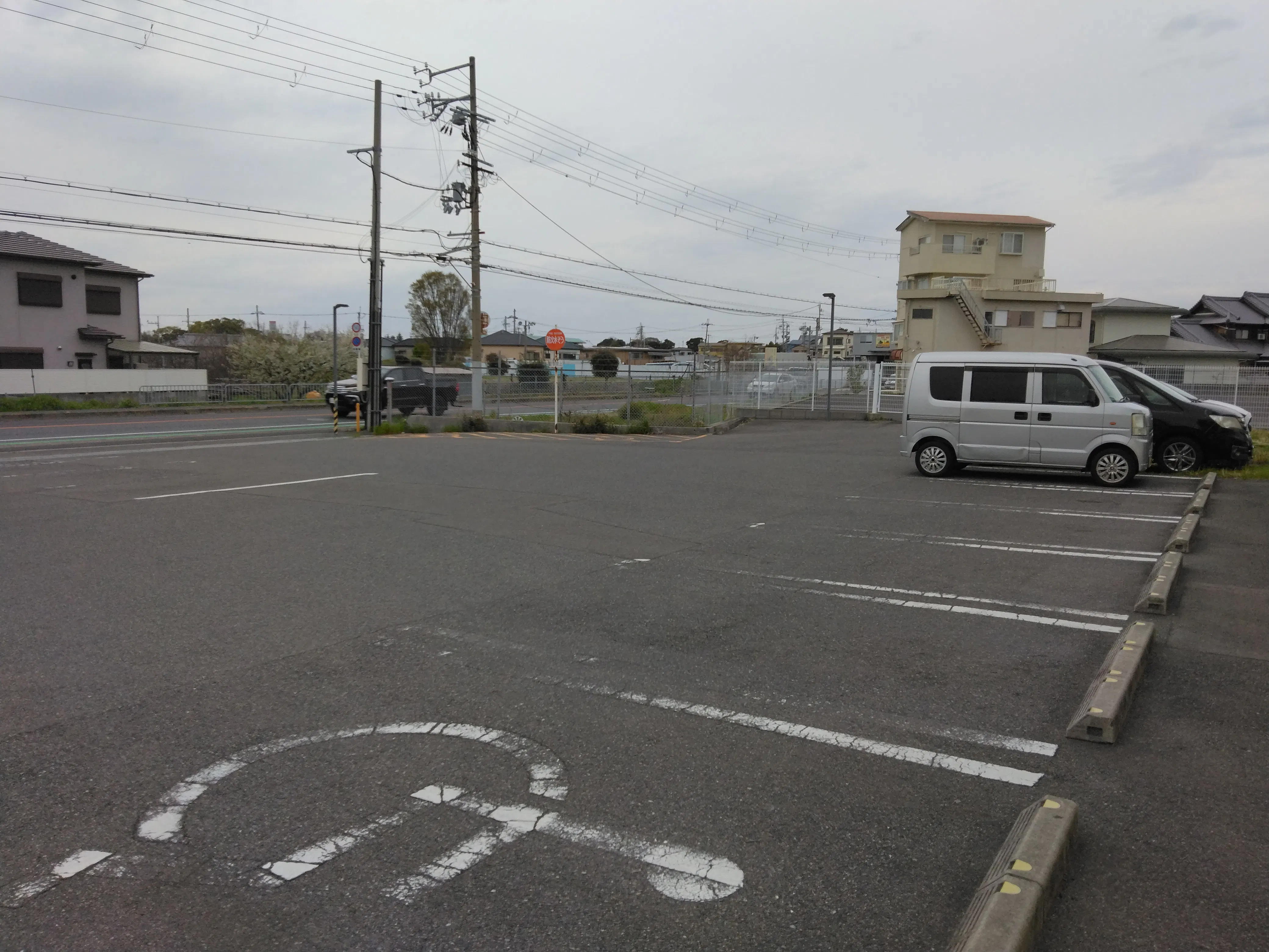 【ドラッグセイムス岬淡輪店】キッチンカー出店やプロモーション催事に最適なドラッグストアの駐車場イベントスペース