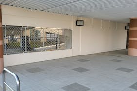 【メガセンタートライアル伊勢崎中央店】①ポップアップストアや出張販売に利用可能な東側出入口軒下スペース