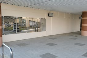 【メガセンタートライアル伊勢崎中央店】①ポップアップストアや出張販売に利用可能な東側出入口軒下スペース