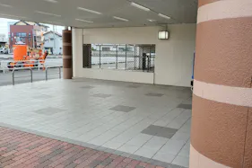 【メガセンタートライアル伊勢崎中央店】①ポップアップストアや出張販売に利用可能な東側出入口軒下スペース