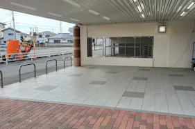 【メガセンタートライアル伊勢崎中央店】①ポップアップストアや出張販売に利用可能な東側出入口軒下スペース