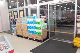 【西友 多田店】店内入口横 ポップアップストア(物販、食物販)やプロモーション用途に最適なスーパー店内催事イベントスペース