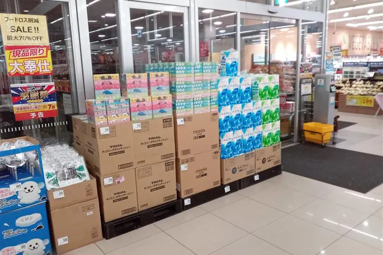 【西友 多田店】店内入口横 ポップアップストア(物販、食物販)やプロモーション用途に最適なスーパー店内催事イベントスペースの画像2