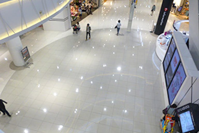 【イオンモールつくば】センターコートの画像1