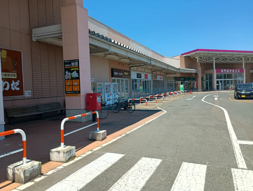 【イオンスーパーセンター十和田】食品入り口外 販促プロモーションや物販に最適なスーパー屋外催事イベントスペース