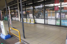 【キューピット中山店】店舗入口前にあるキッチンカー専用スペース