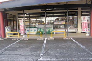 【キューピット中山店】店舗入口前にあるキッチンカー専用スペース