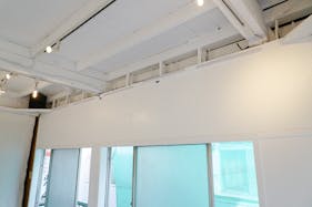 【大岡山駅2分】ポップアップや展示会、物販に最適な路面窓ガラスの大岡山北本通り商店沿い1棟貸しのスペース