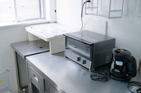 【大岡山駅2分】ポップアップや展示会、物販に最適な路面窓ガラスの大岡山北本通り商店沿い1棟貸しのスペース