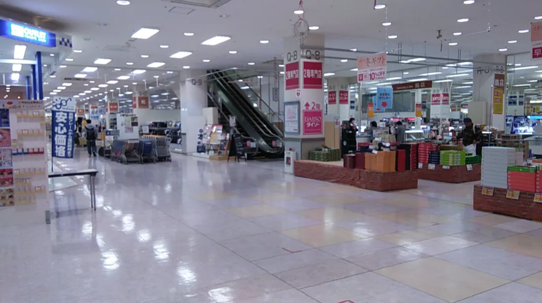 【イオンスーパーセンター横手南】エレベーター前 販促プロモーションや物販に最適なスーパー店内催事イベントスペース