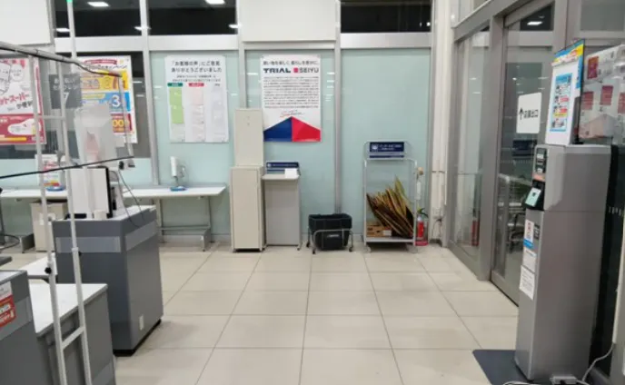 【西友　柏東店】店内入口付近サッカー台横　ポップアップストア(物販、食物販)やプロモーション用途に最適なスーパー店内催事イベントスペース