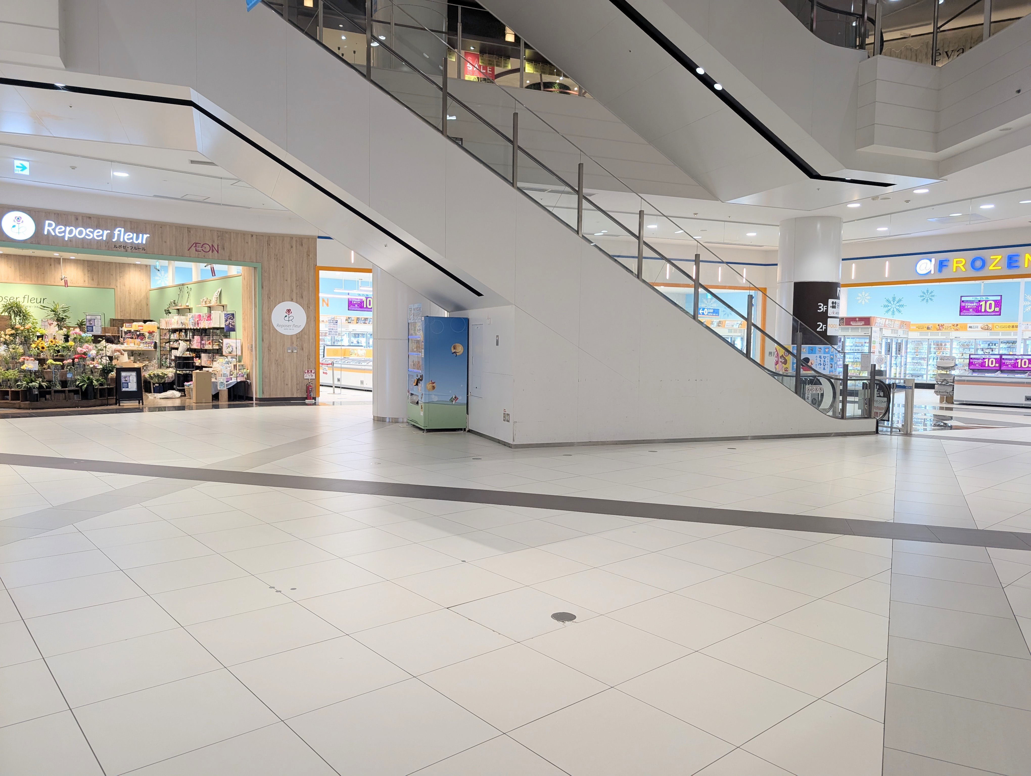 【イオンモール春日部】1F 風の広場