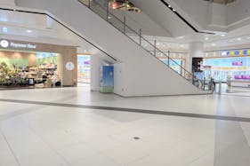 【イオンモール春日部】1F 風の広場