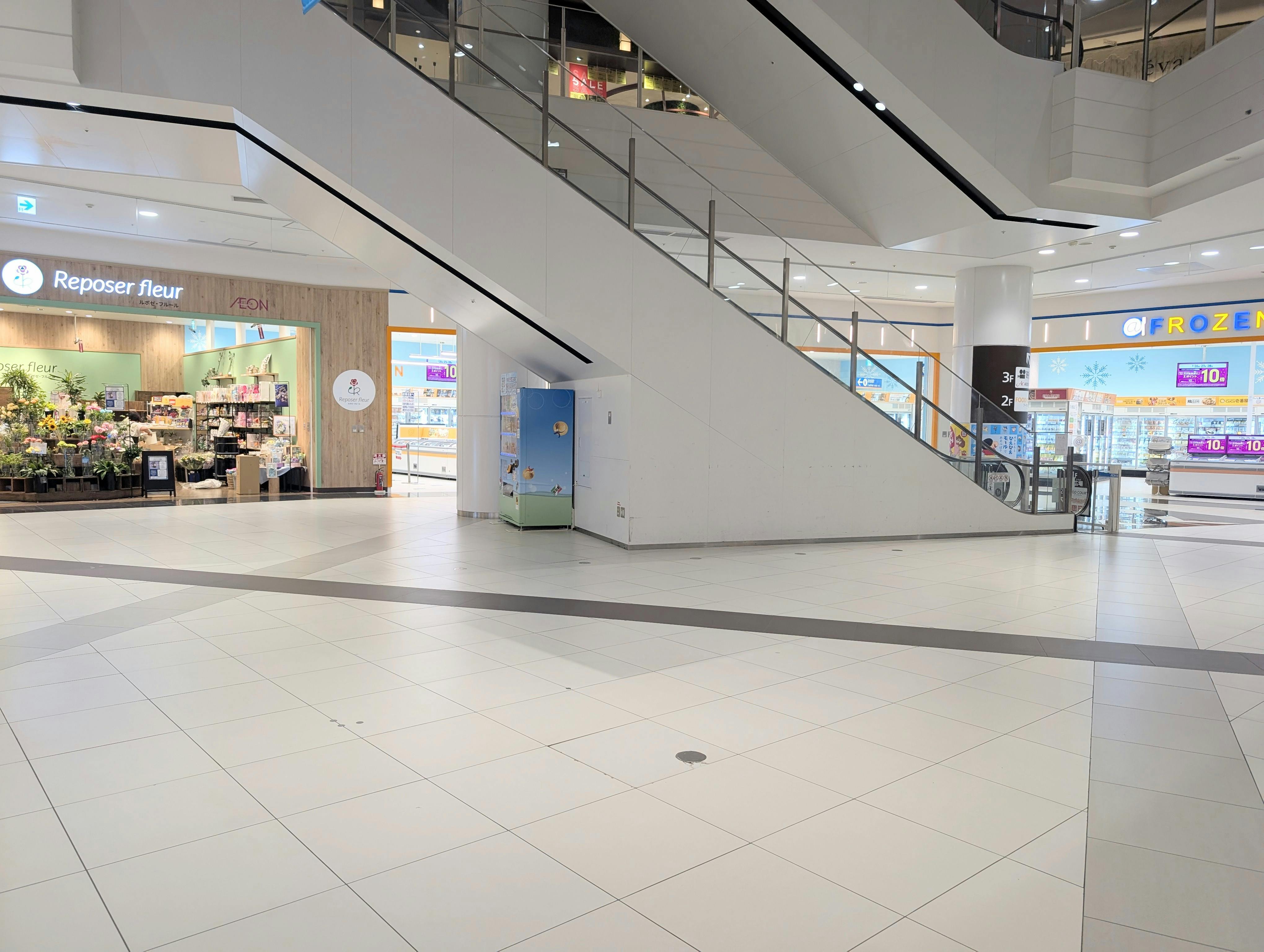 【イオンモール春日部】1F 風の広場