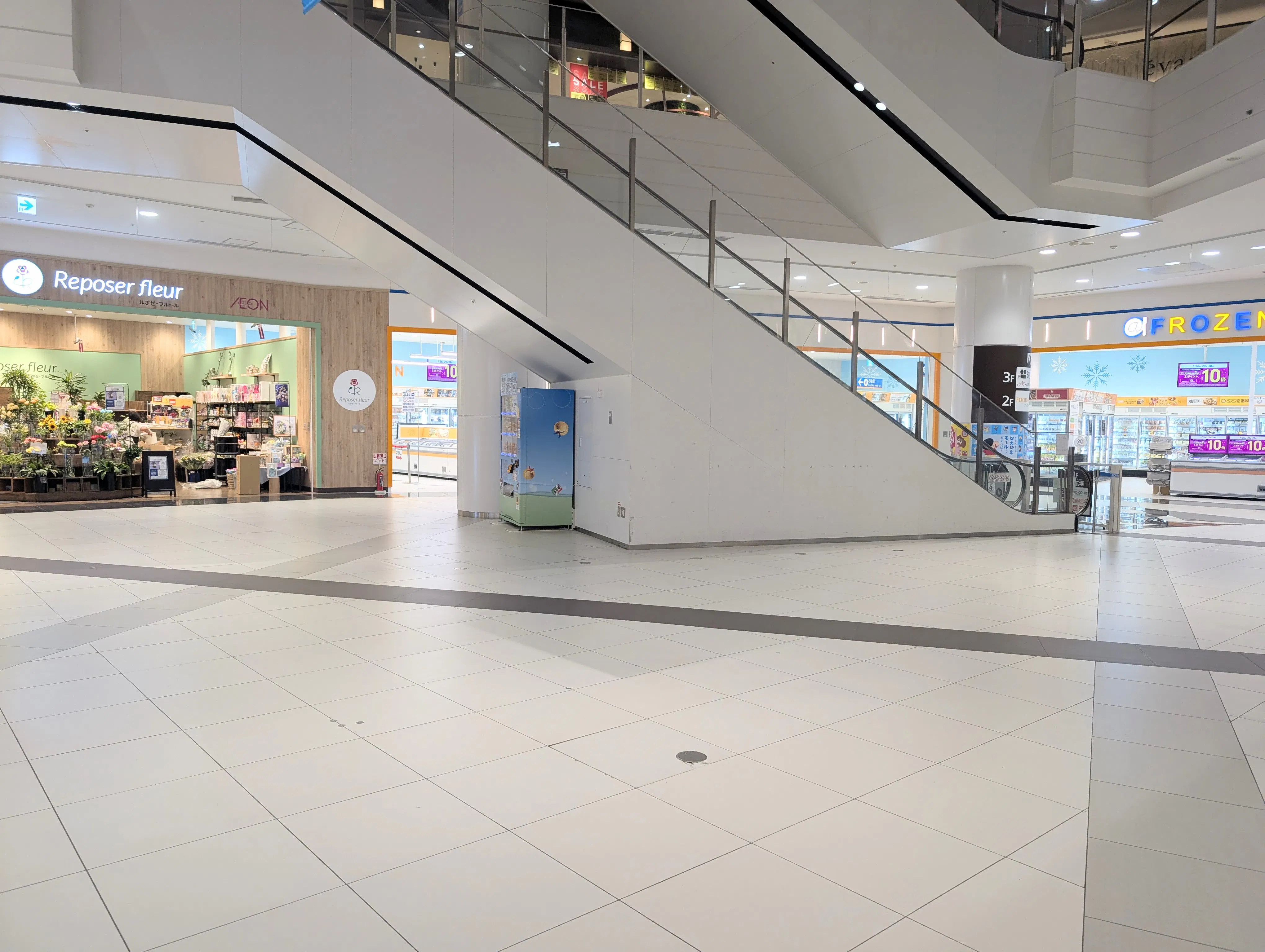 【イオンモール春日部】1F 風の広場