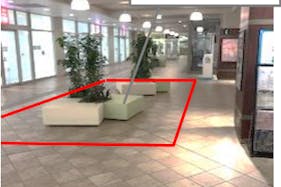 【みのおキューズモール】「⑤EAST3-2F ユニクロ前スペース」物販催事やワークショップに適した、エスカレーター近く通行量の多いイベントスペース