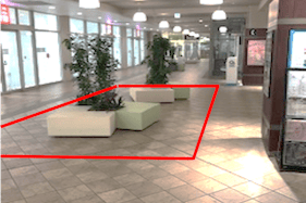 【みのおキューズモール】「⑤EAST3-2F ユニクロ前スペース」物販催事やワークショップに適した、エスカレーター近く通行量の多いイベントスペース