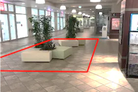 【みのおキューズモール】「⑤EAST3-2F ユニクロ前スペース」物販催事やワークショップに適した、エスカレーター近く通行量の多いイベントスペース