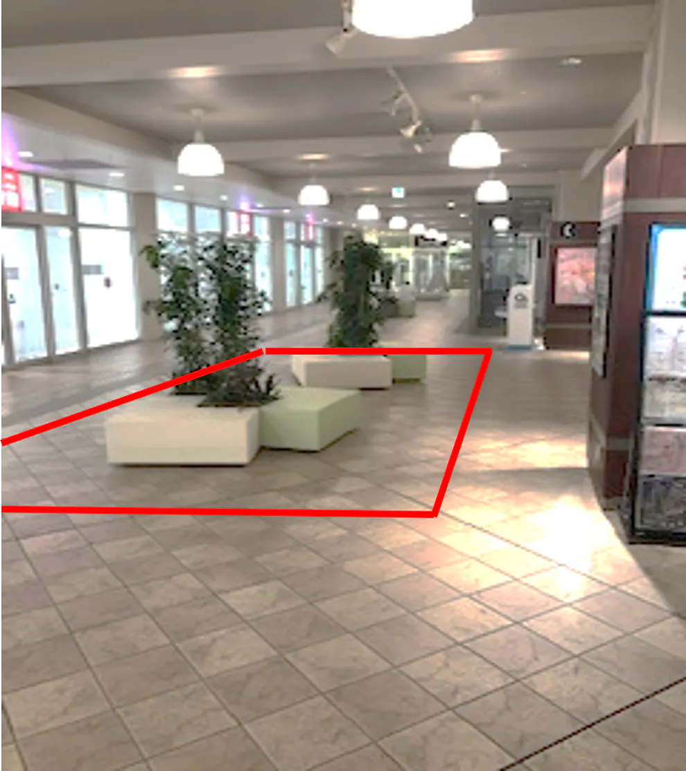 【みのおキューズモール】「⑤EAST3-2F ユニクロ前スペース」物販催事やワークショップに適した、エスカレーター近く通行量の多いイベントスペース