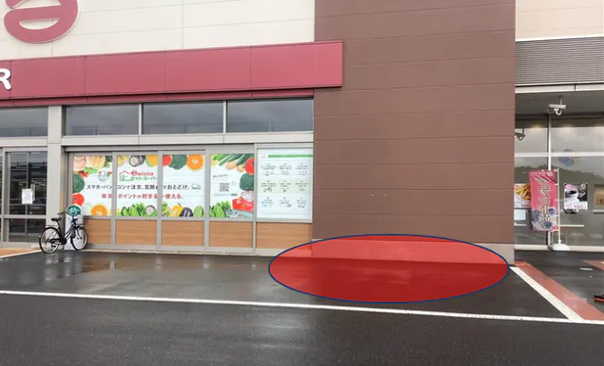 【ベイシア 成田芝山店】店舗入口前スペース 販促プロモーションに最適な屋外催事イベントスペース