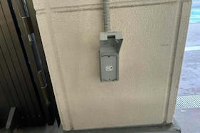 【ミスターマックス 吉塚店】外園芸前駐車場 キッチンカーに最適な総合ディスカウントストアの催事イベントスペース