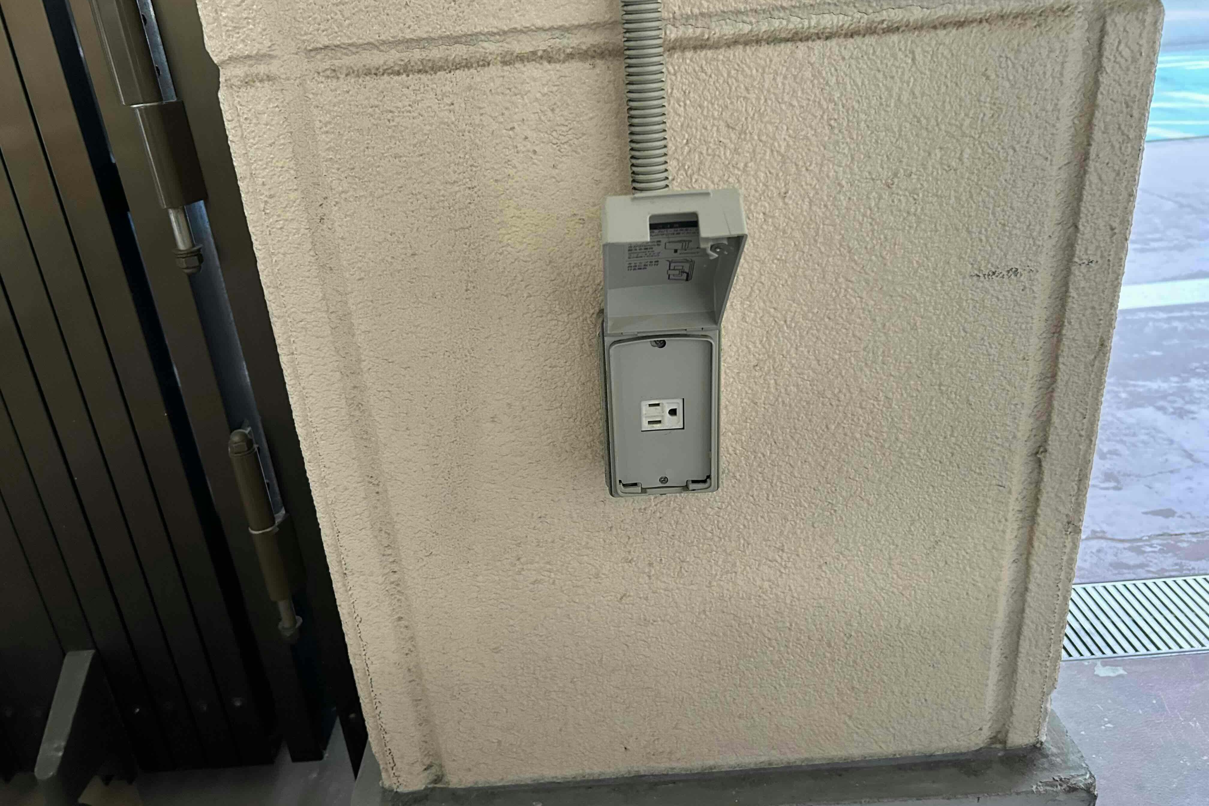 【ミスターマックス 吉塚店】外園芸前駐車場 キッチンカーに最適な総合ディスカウントストアの催事イベントスペース