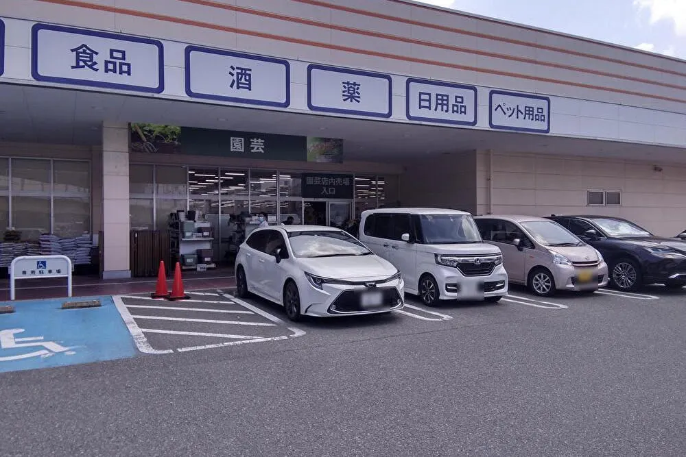 【ミスターマックス 吉塚店】外園芸前駐車場 キッチンカーに最適な総合ディスカウントストアの催事イベントスペース