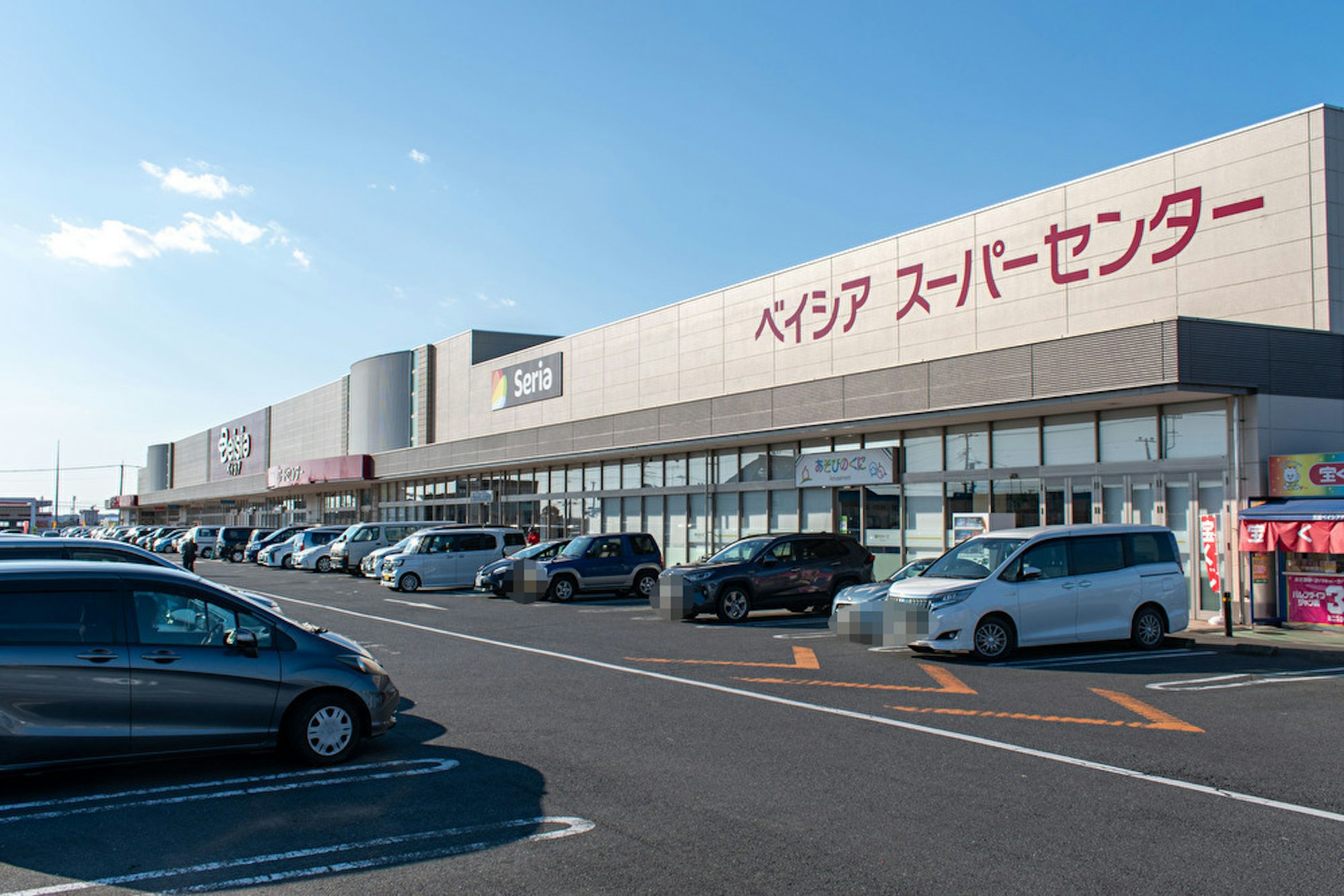 【ベイシア 玉造店】キッチンカーや各種プロモーションに最適な正面入り口前屋外イベントスペース