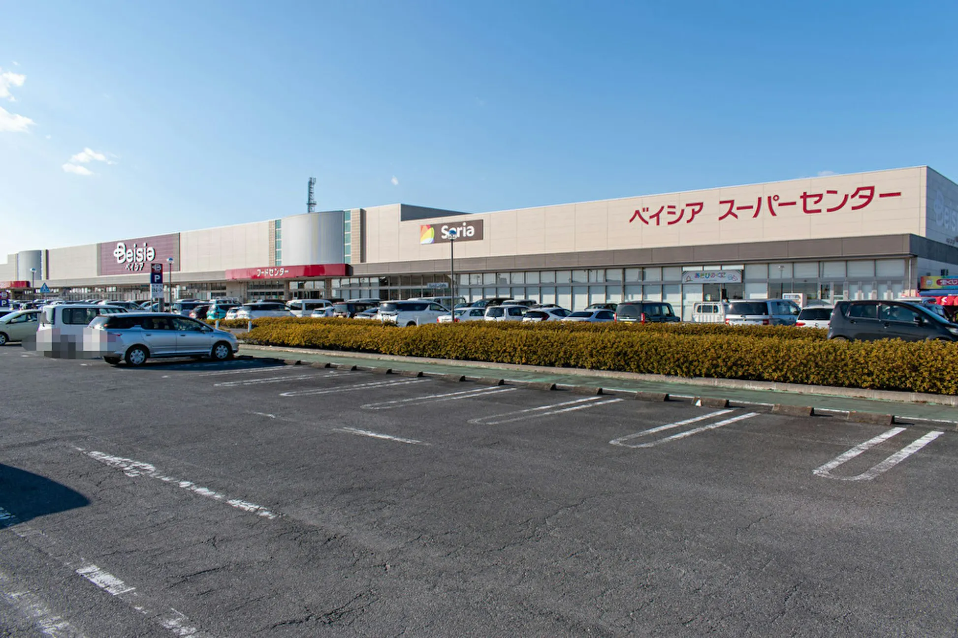 【ベイシア 玉造店】キッチンカーや各種プロモーションに最適な正面入り口前屋外イベントスペース