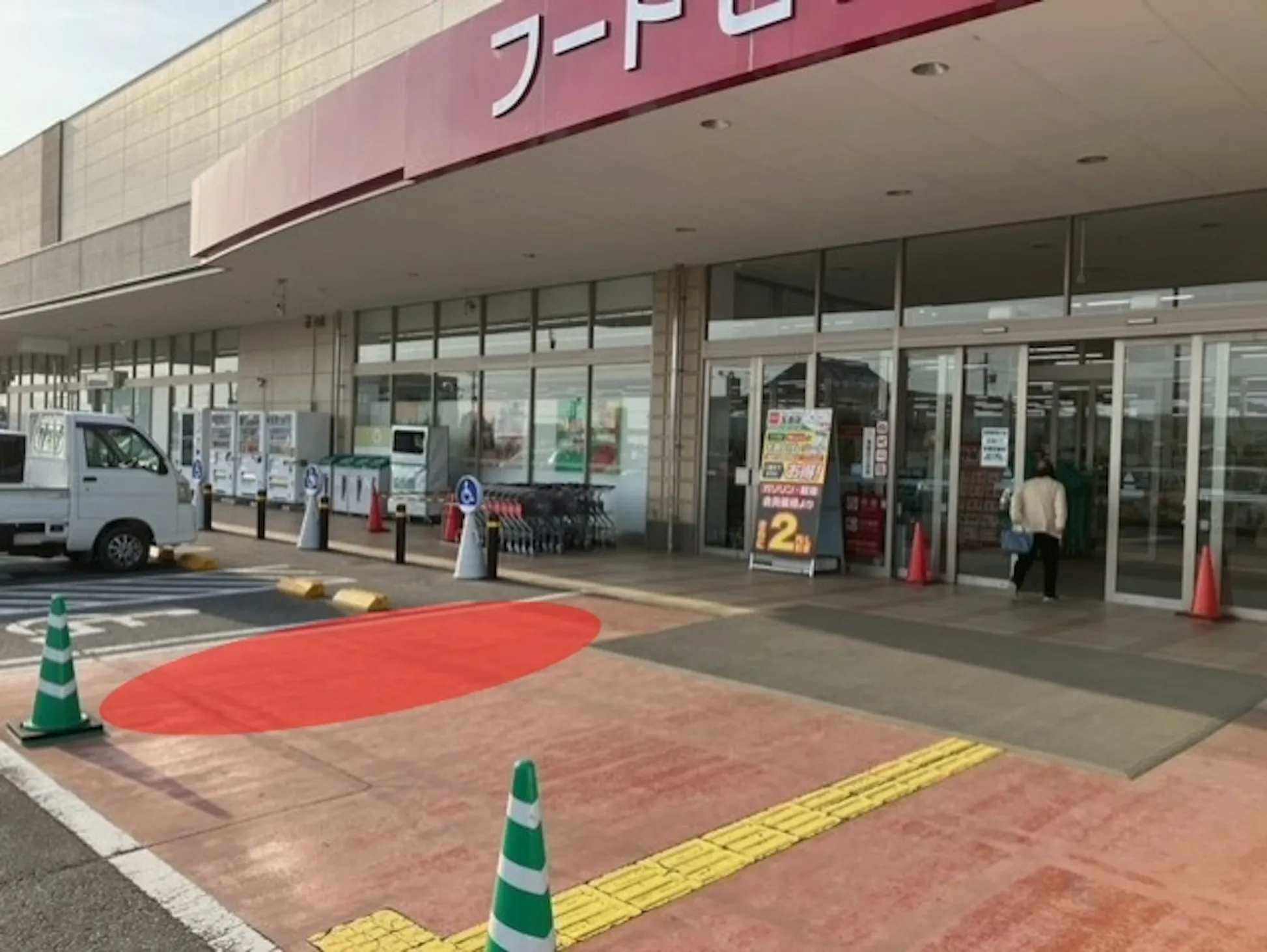 【ベイシア 玉造店】キッチンカーや各種プロモーションに最適な正面入り口前屋外イベントスペース