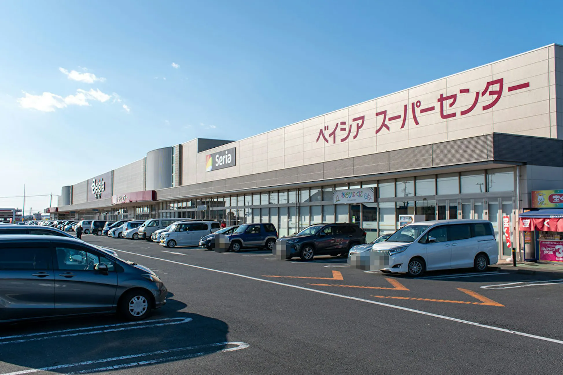 【ベイシア 玉造店】キッチンカーや各種プロモーションに最適な正面入り口前屋外イベントスペース
