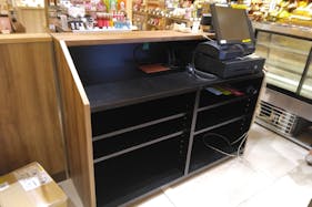 【博多マルイ】2階 カレンダリウムF06【食物販】店内入ってすぐで人通りの多いスペース、デジタルサイネージ完備