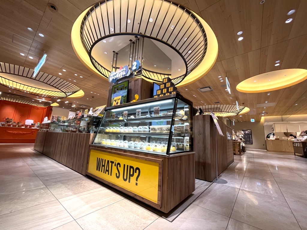 【博多マルイ】2階 カレンダリウムF06【食物販】店内入ってすぐで人通りの多いスペース、デジタルサイネージ完備