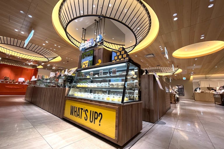 デジタルサイネージ、冷蔵ケースのショップロゴ、ポスター等、各種販促サポートもご相談ください。