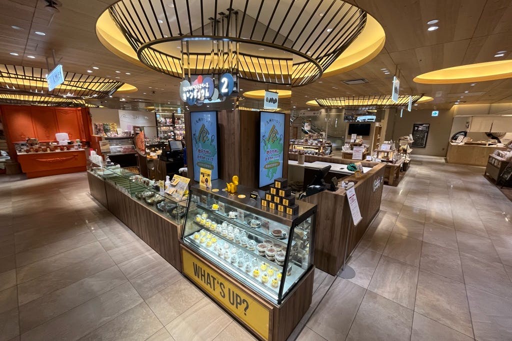 【博多マルイ】2階 カレンダリウムF06【食物販】店内入ってすぐで人通りの多いスペース、デジタルサイネージ完備