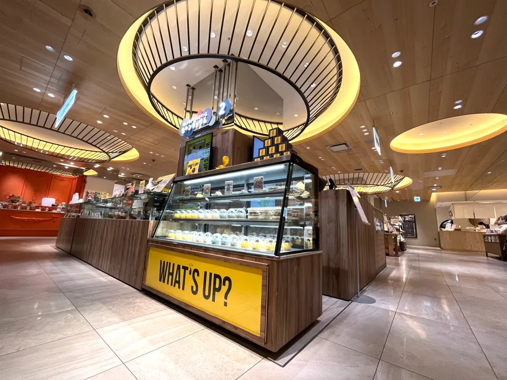 【博多マルイ】2階 カレンダリウムF06【食物販】店内入ってすぐで人通りの多いスペース、デジタルサイネージ完備