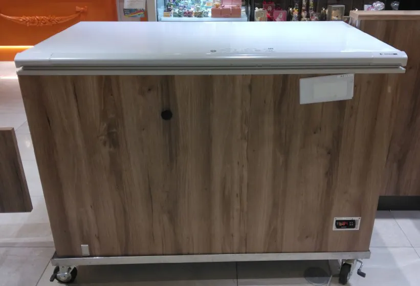 【博多マルイ】2階 カレンダリウムF06【食物販】店内入ってすぐで人通りの多いスペース、デジタルサイネージ完備